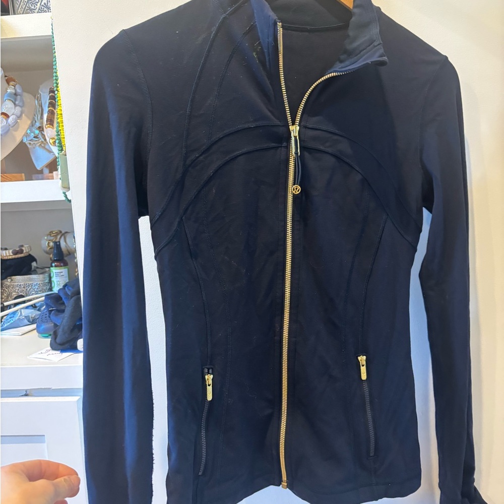lululemon Define Jacket
Nulu navy/ gold